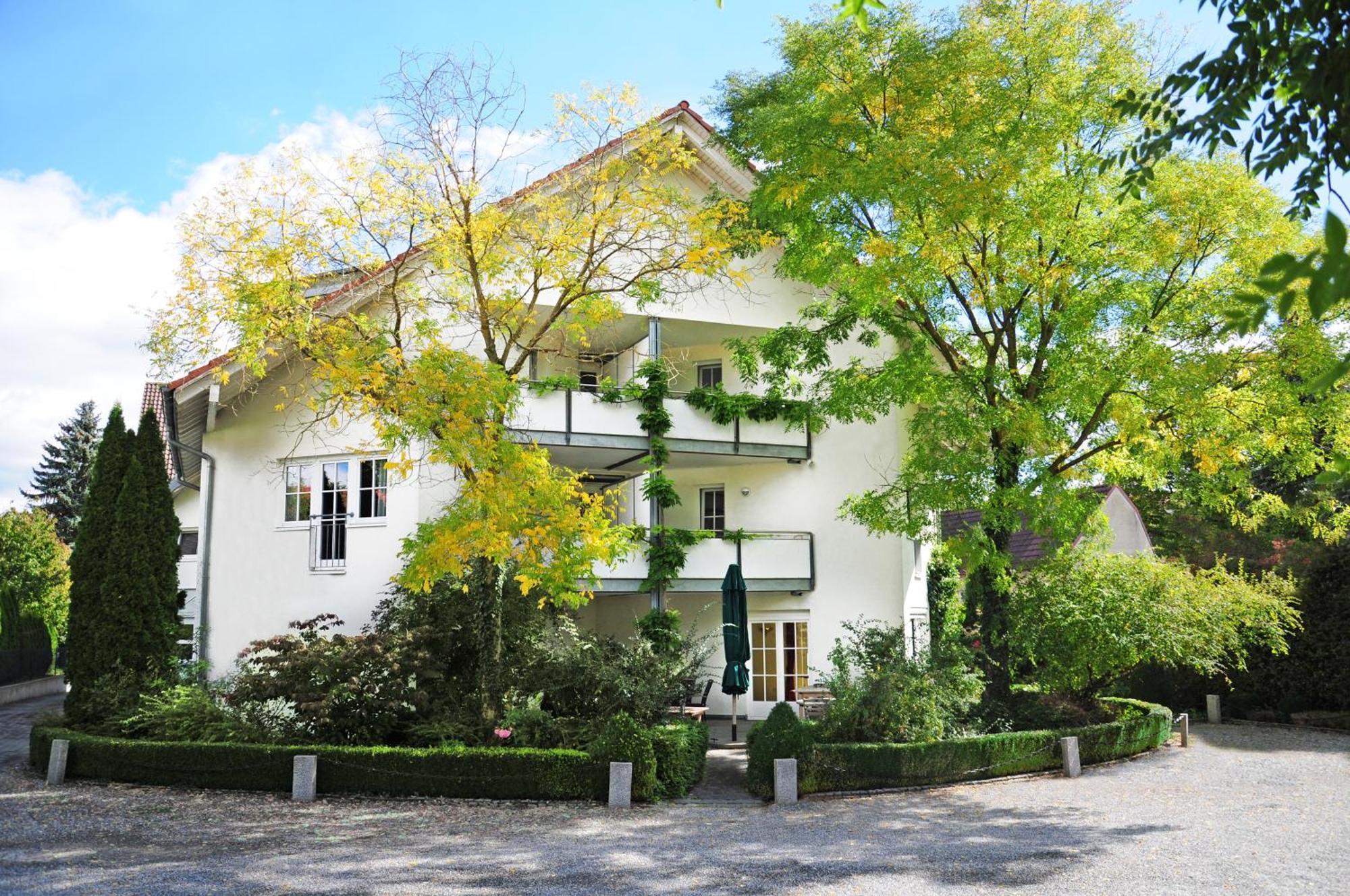 Hotel Krone Ueberlingen Am Ried Зинген Экстерьер фото